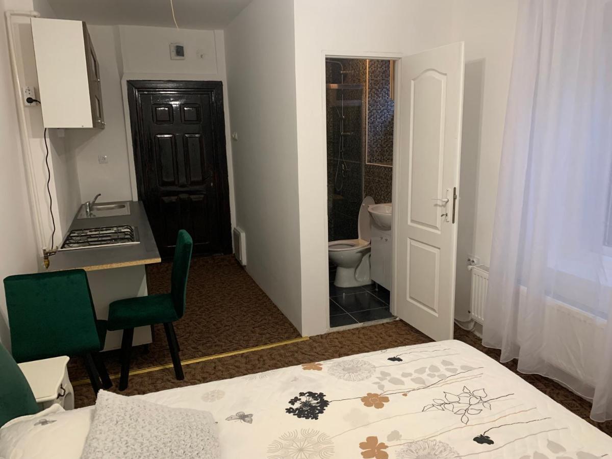 Luxury Accommodation Republicii Brasov Luaran gambar