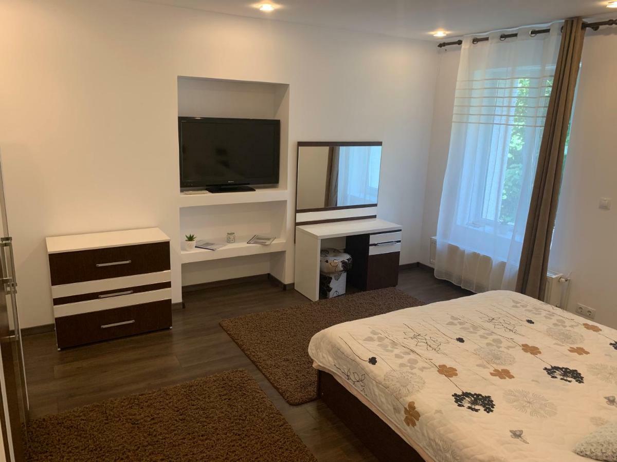 Luxury Accommodation Republicii Brasov Luaran gambar